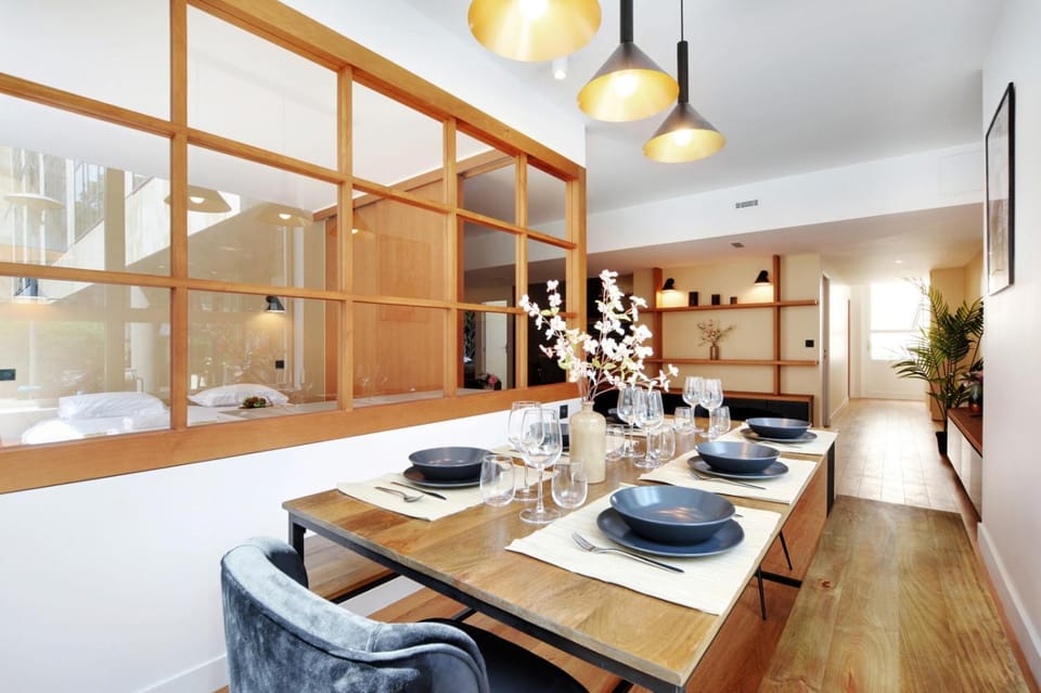 Seating area, Dining area