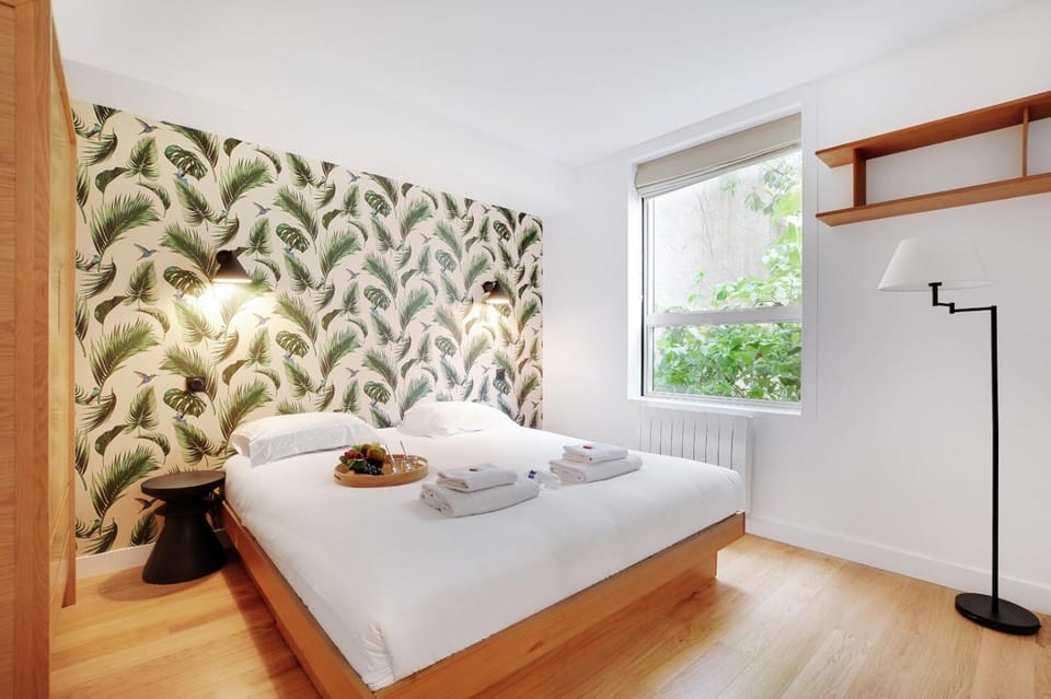 Bed, Photo of the whole room, Bedroom, towels