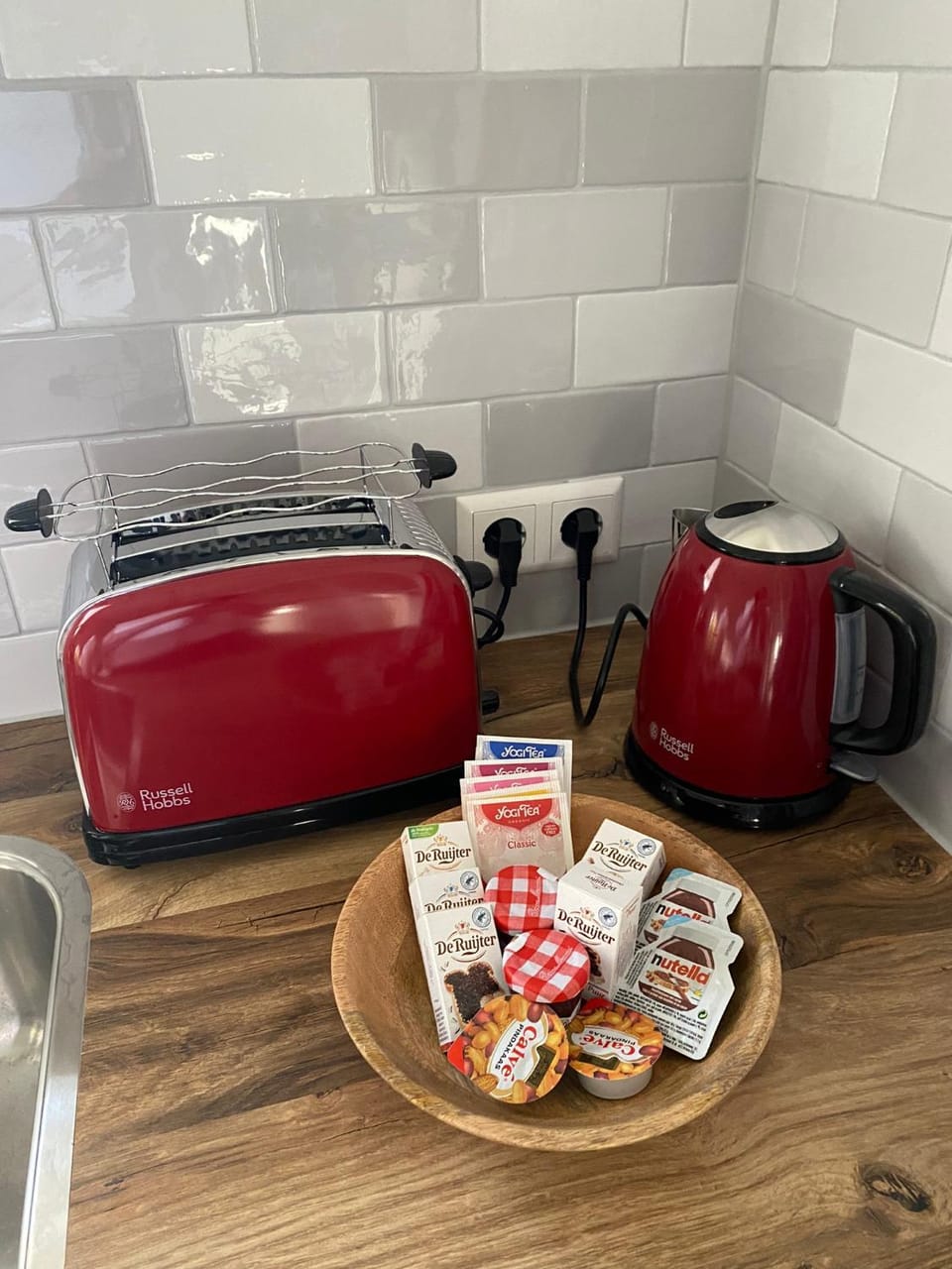 Kitchen or kitchenette, Breakfast
