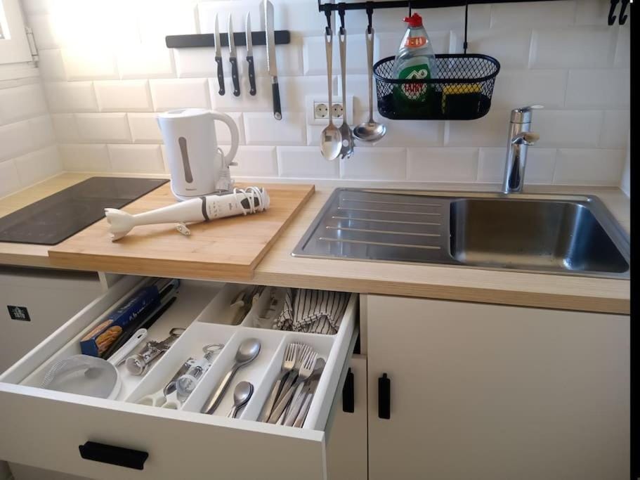 Coffee/tea facilities, Kitchen or kitchenette, Breakfast, minibar, stove, kitchen, kitchen