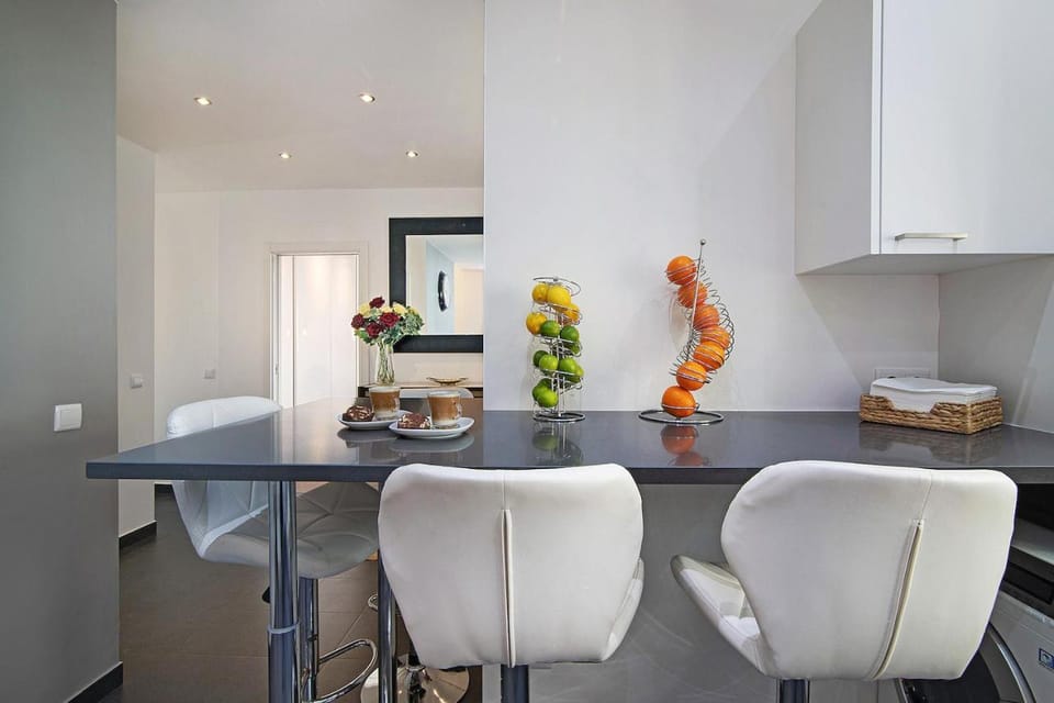 Kitchen or kitchenette, Seating area, minibar