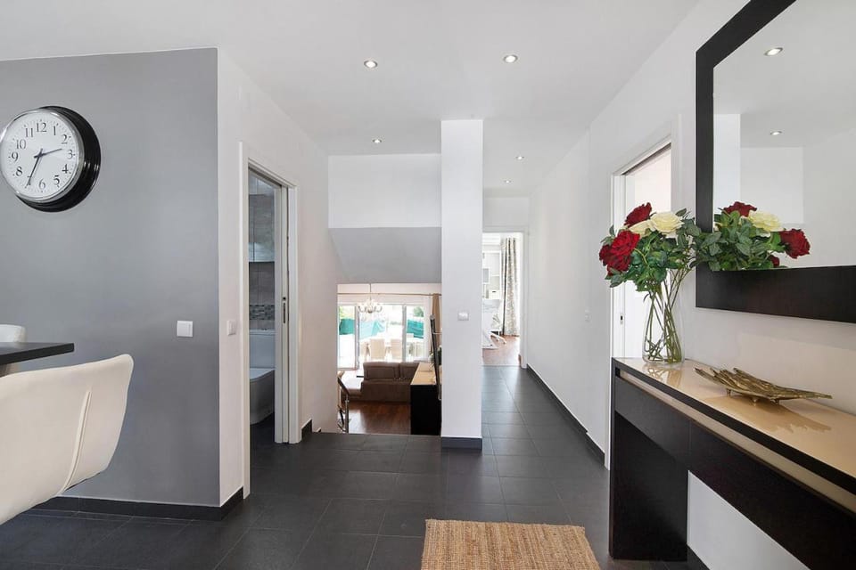 Facade/entrance, kitchen