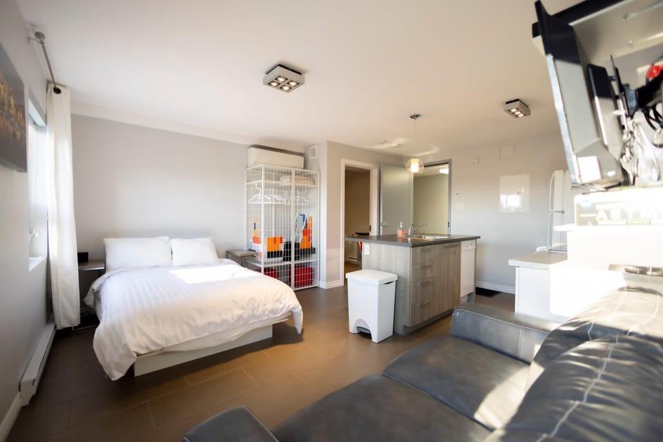 Photo of the whole room, Bedroom