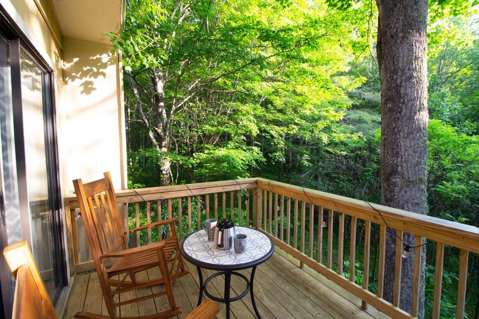 Pinetop Nest: Happy Place in Sugar Mountain House in Watauga