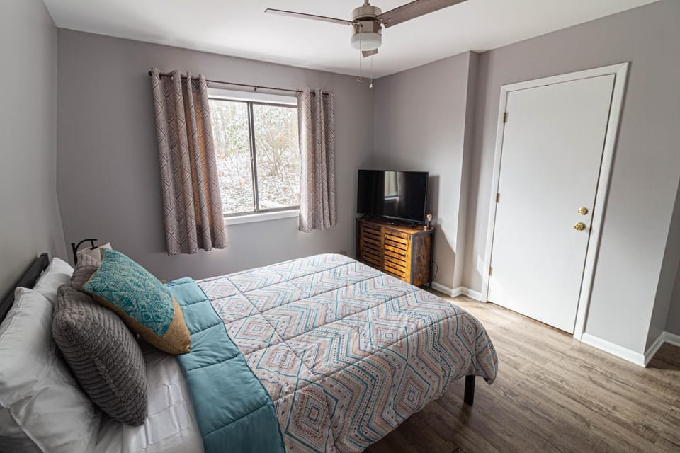 Pinetop Nest: Happy Place in Sugar Mountain House in Watauga