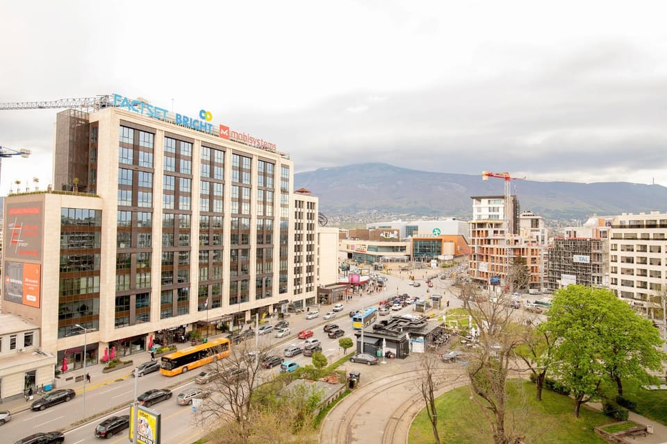 Day, Natural landscape, City view, Mountain view, Street view