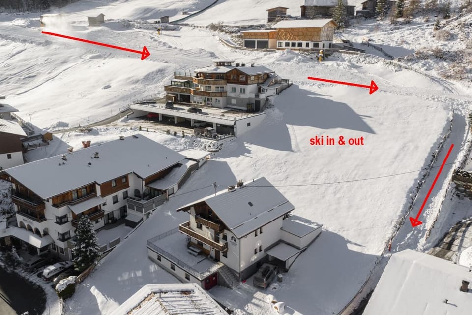 Skiing, Skiing, Parking