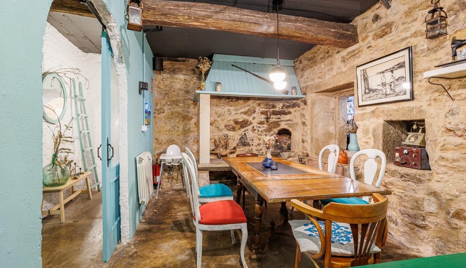 Property building, Restaurant/places to eat, Restaurant/places to eat, Dining area