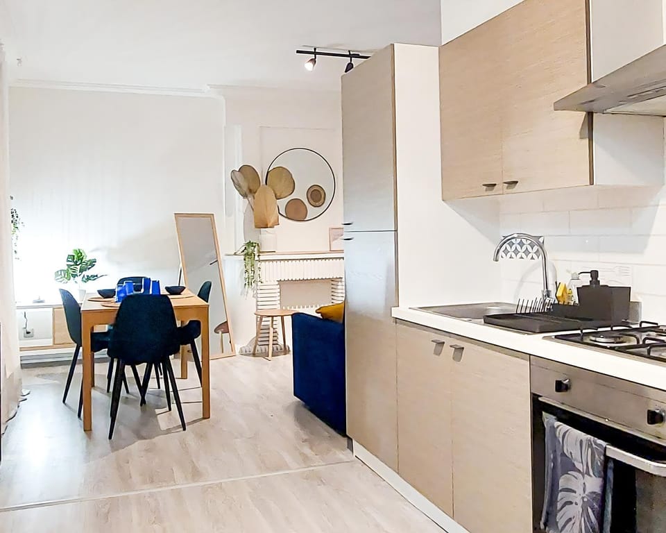Dining area, pet friendly, stove