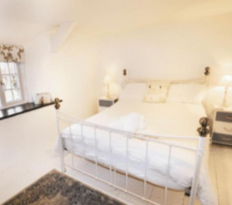 Cosy Cottage Real Fire Nearby Pub Garden Parking House in England
