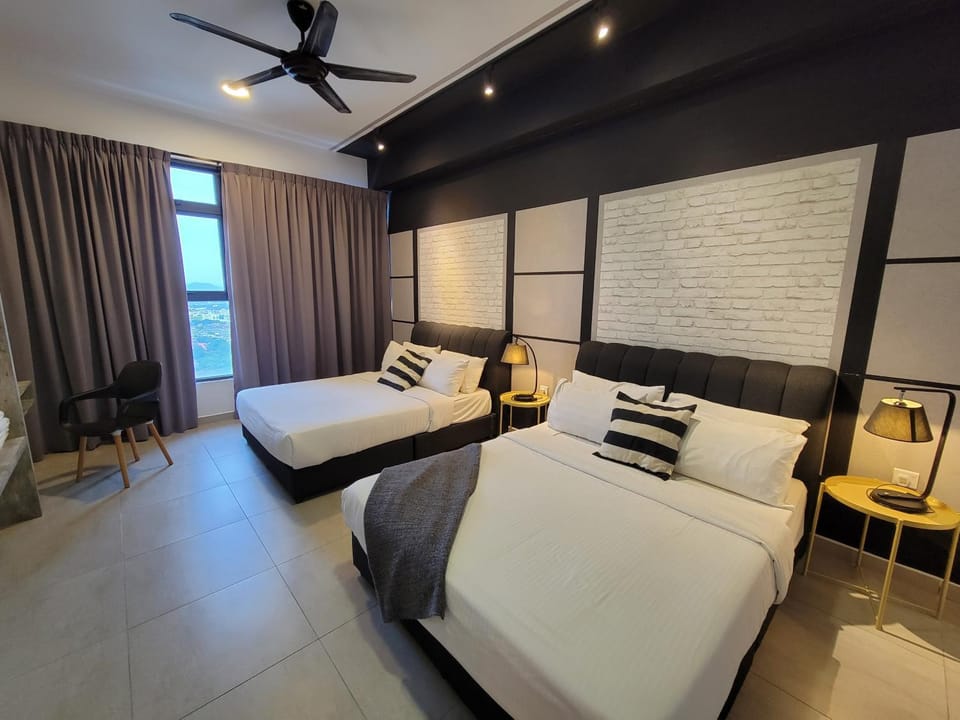 Bed, Photo of the whole room, Bedroom, fireplace