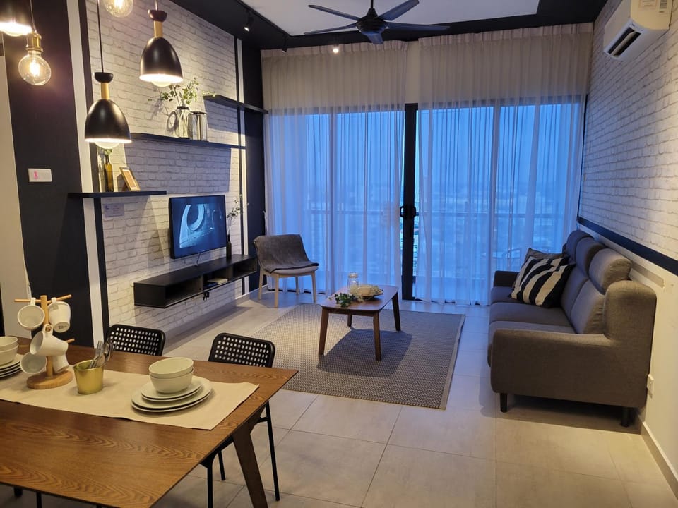 TV and multimedia, Living room, Seating area, Dining area, air conditioner