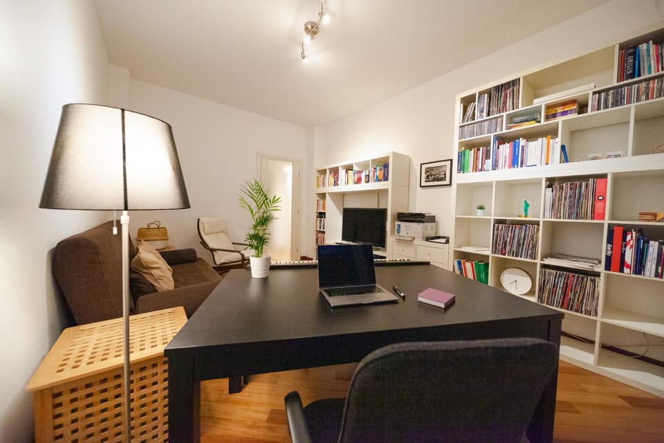 Library, TV and multimedia, Living room, Seating area, hair dresser