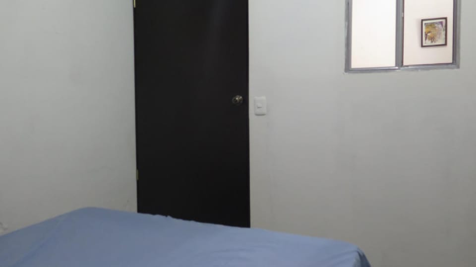 Bed, TV and multimedia, Bedroom, locker, air conditioner