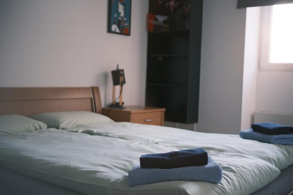 Bed, Photo of the whole room, Bedroom, towels