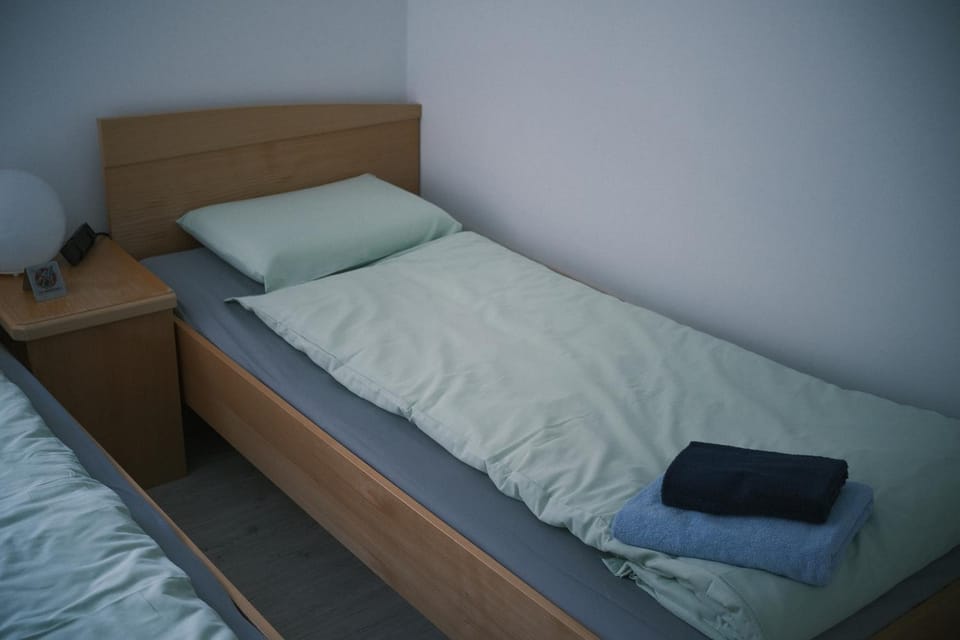 Bed, Photo of the whole room, Bedroom, towels