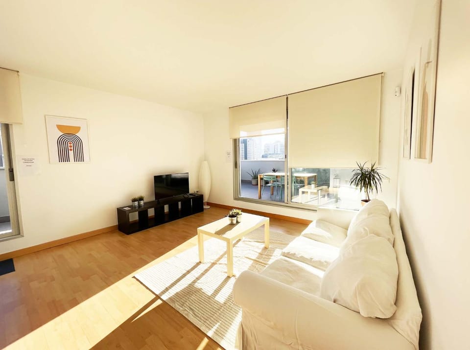 Communal lounge/ TV room, TV and multimedia, Living room, Seating area, Dining area, Evening entertainment, Dinner