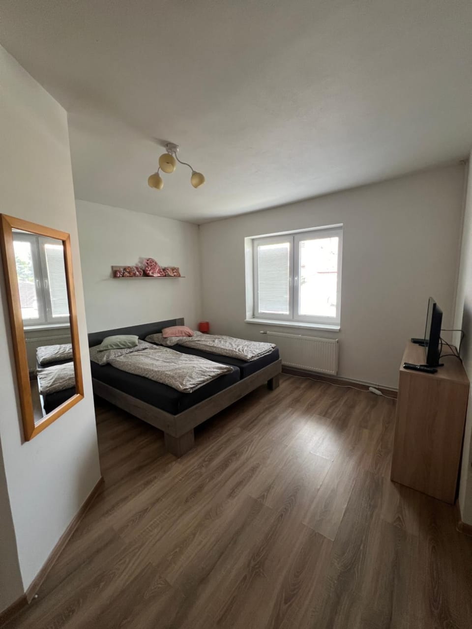 TV and multimedia, Photo of the whole room, Bedroom