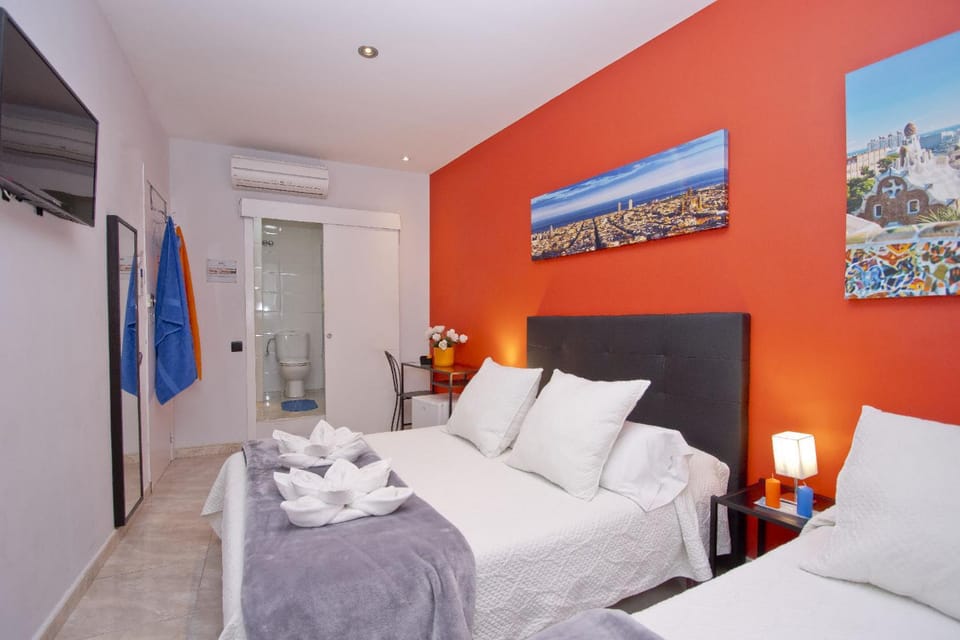 Barcelona City Centre Hostal Bed and Breakfast in Barcelona