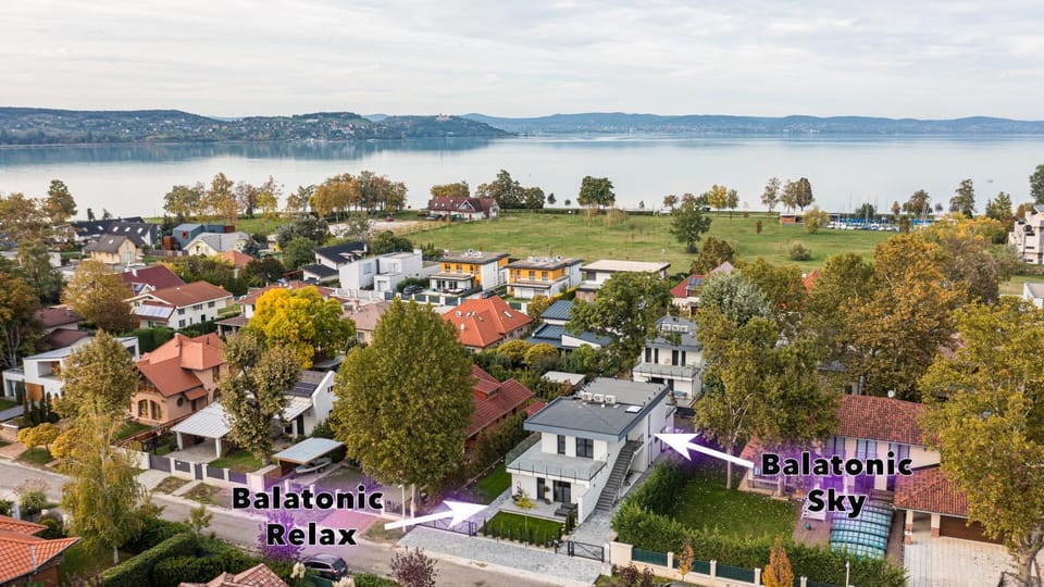 Nearby landmark, Day, Neighbourhood, Natural landscape, Bird's eye view, City view, Lake view, Mountain view, Street view, Location