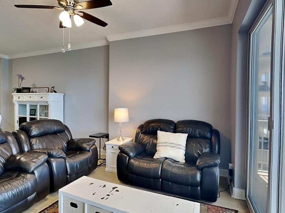 Balcony/Terrace, Living room, Seating area, furniture
