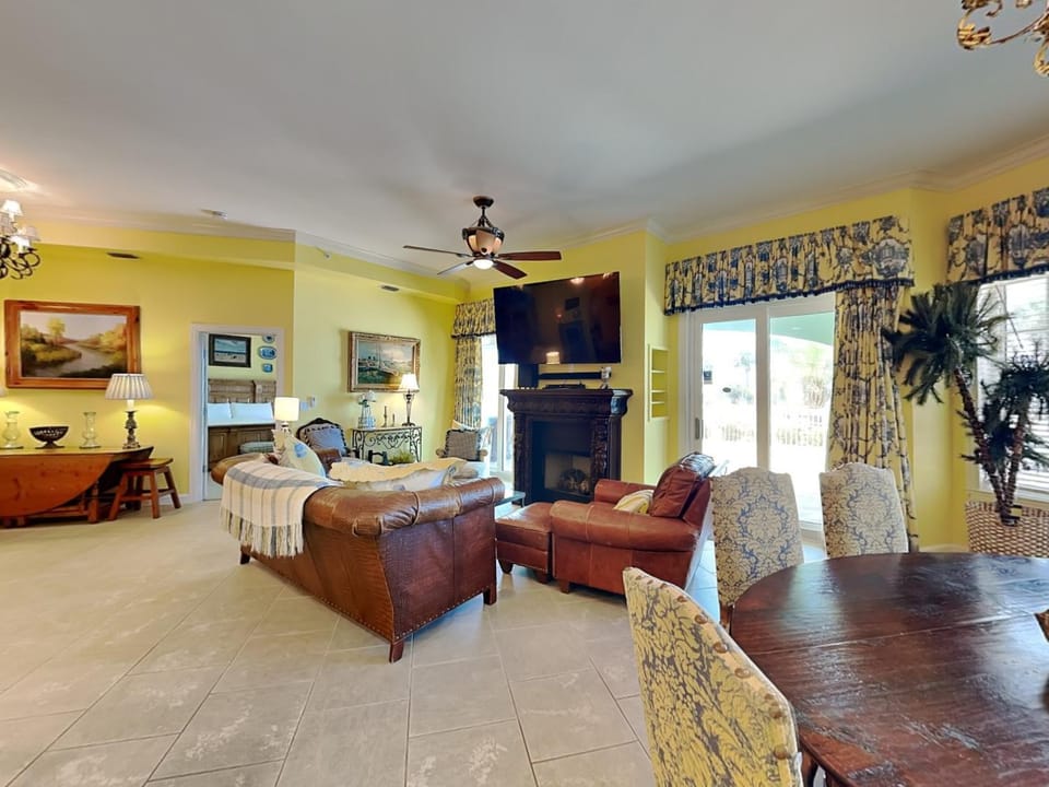TV and multimedia, Living room, Seating area, Dining area, fireplace, furniture