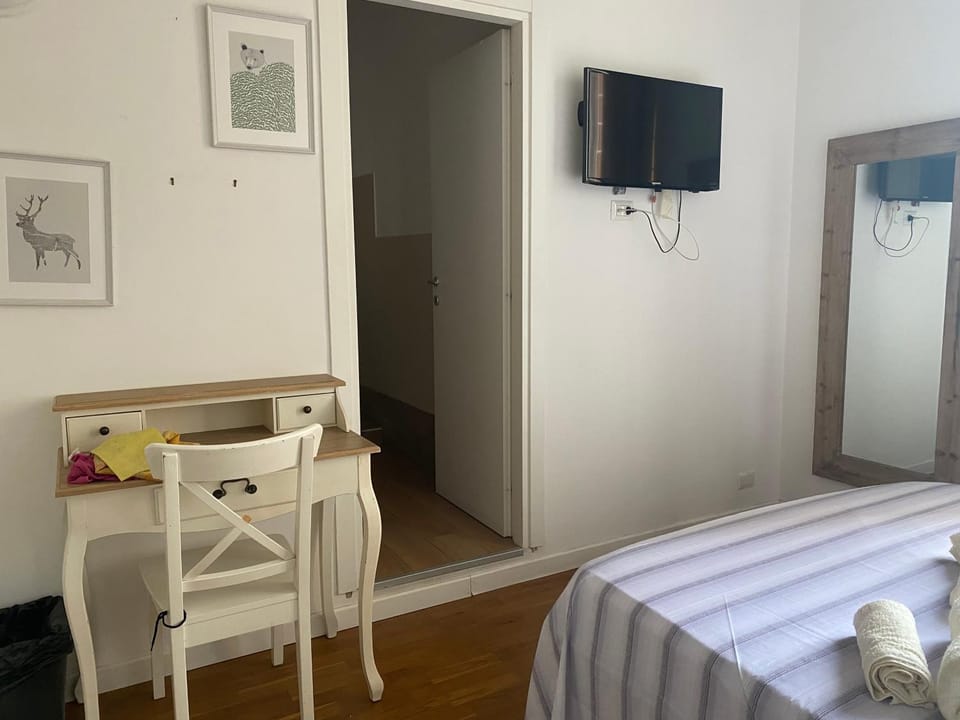 La Rosa di Roma 3 in heart of Rome in San Giovanni Bed and Breakfast in Rome