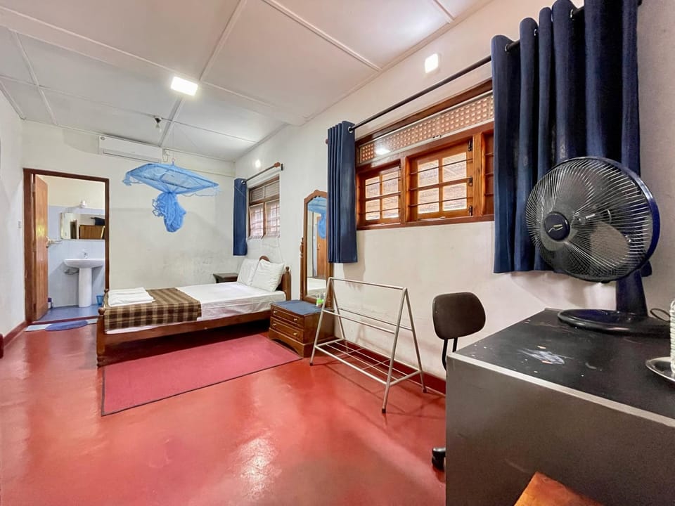 Photo of the whole room, Bedroom, fireplace, air conditioner