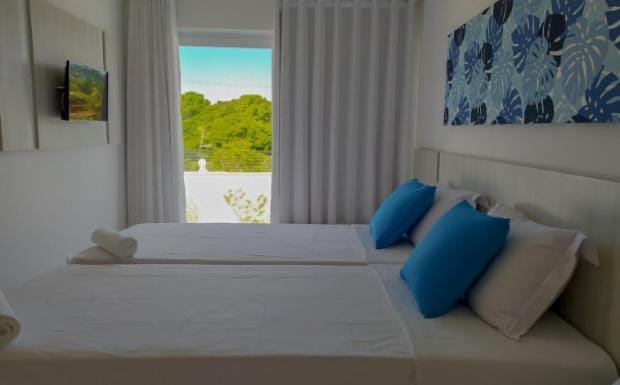 Bed, TV and multimedia, Photo of the whole room, Bedroom