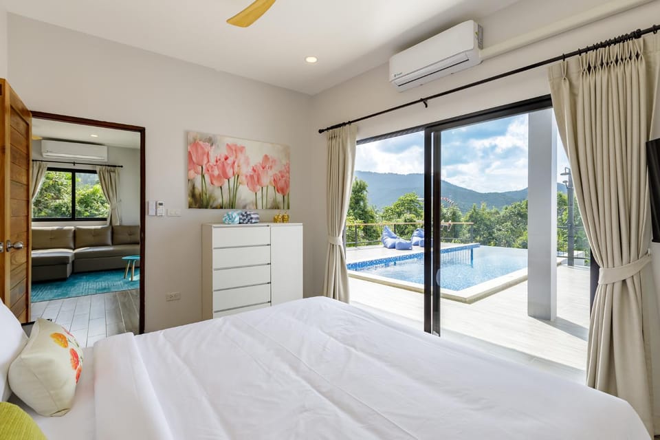 Bed, Photo of the whole room, Swimming pool