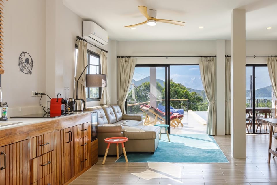 Natural landscape, Coffee/tea facilities, Balcony/Terrace, Kitchen or kitchenette, Living room, Sea view