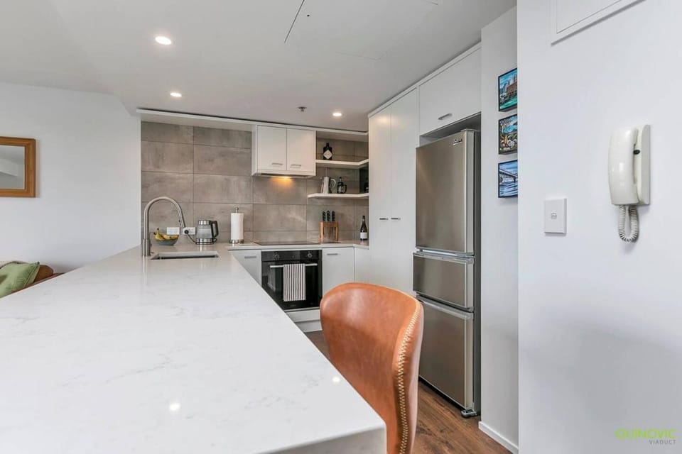 QV Stays Upscale Modern Getaway Apartment in Auckland