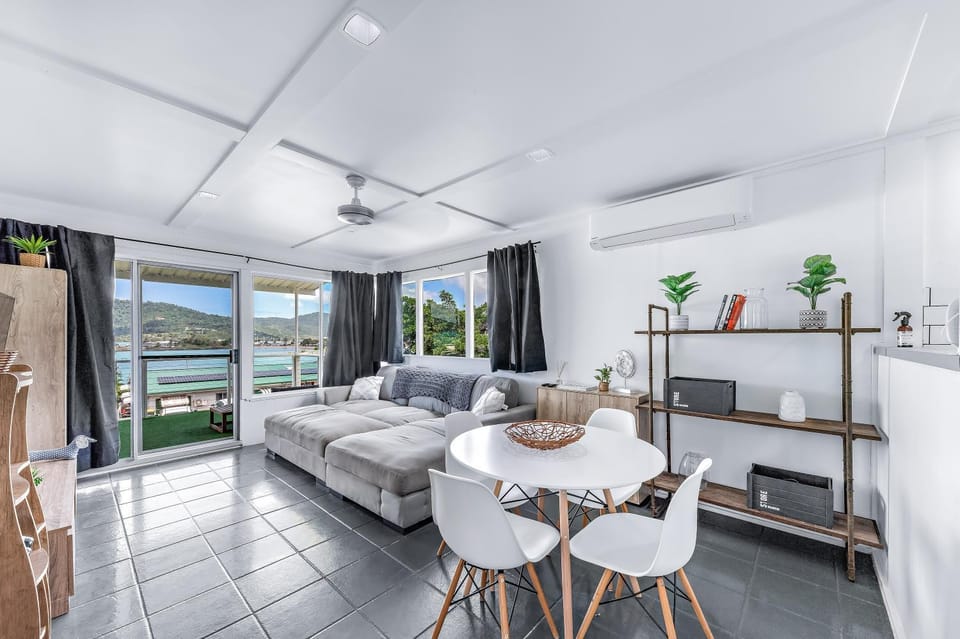 Natural landscape, View (from property/room), Balcony/Terrace, Living room, Seating area, Bedroom, air conditioner