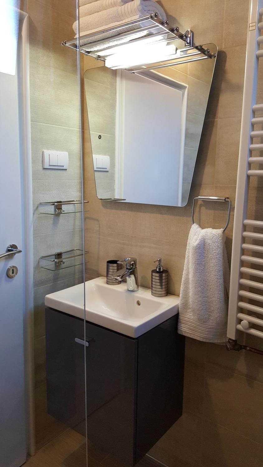 Shower, Bathroom, towels