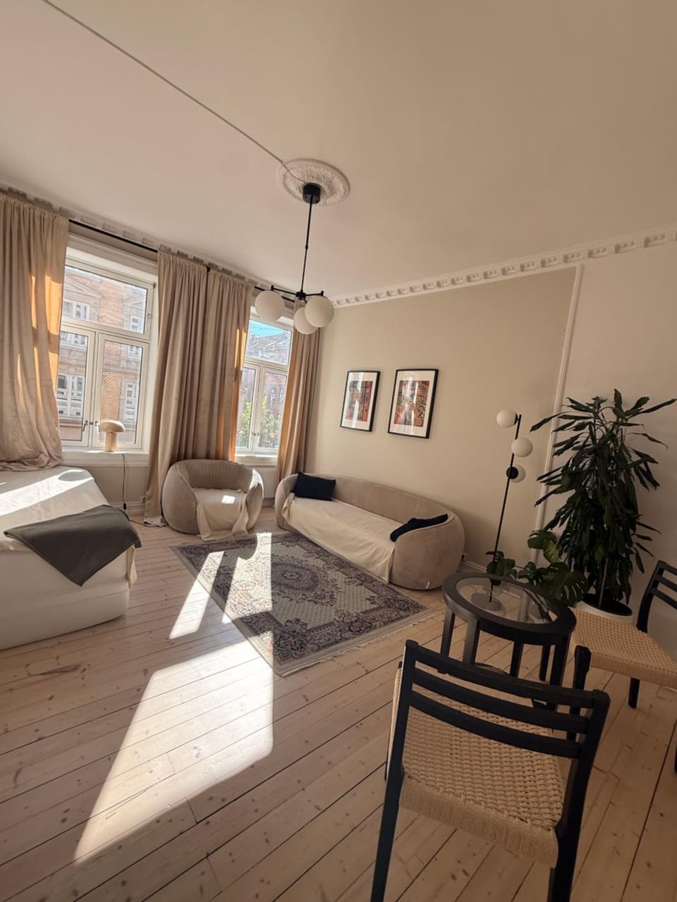 Lovely central apartment with two large bedrooms nearby Oslo Opera, vis a vis Botanical garden Apartment in Oslo