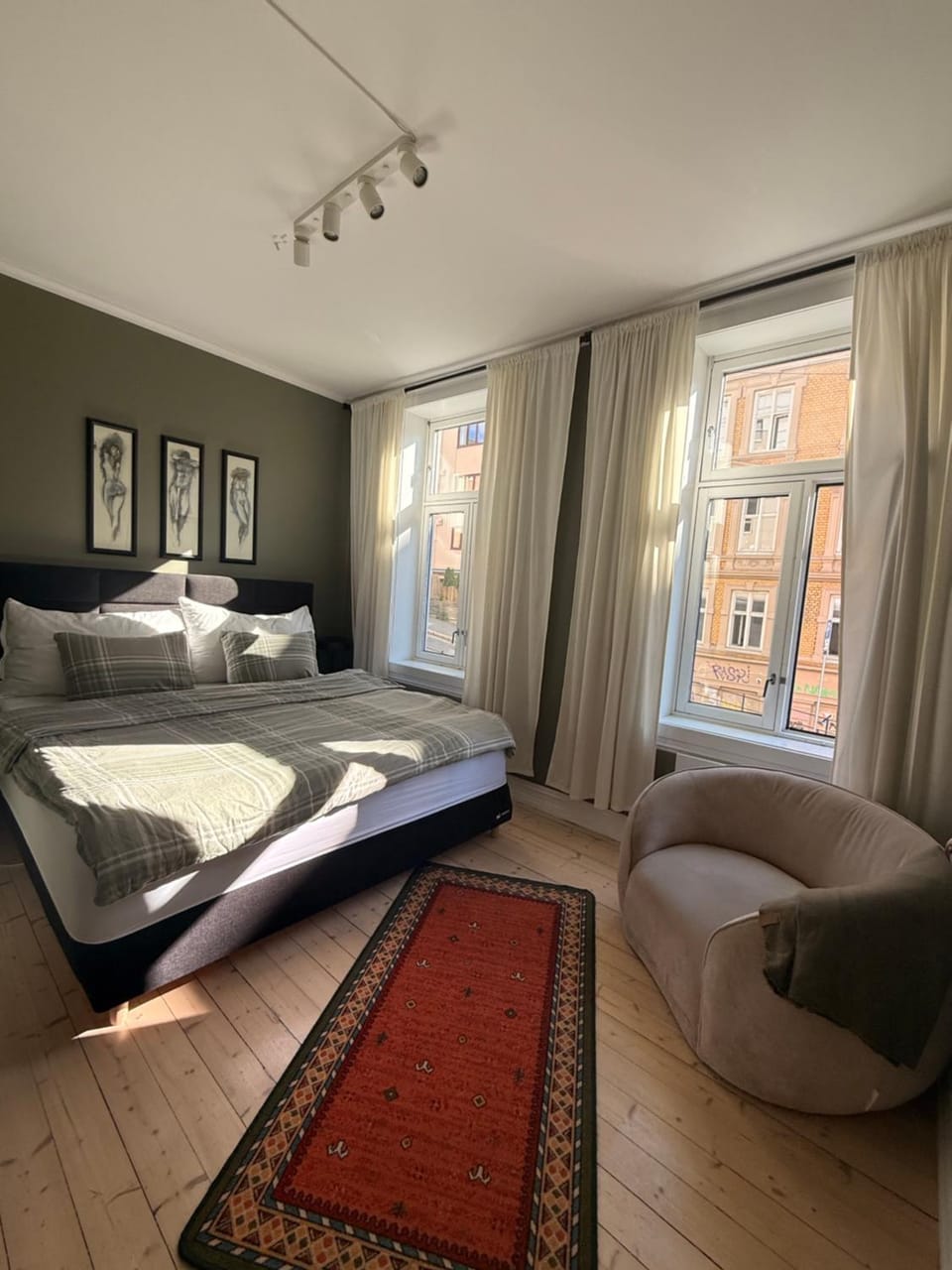 Lovely central apartment with two large bedrooms nearby Oslo Opera, vis a vis Botanical garden Apartment in Oslo