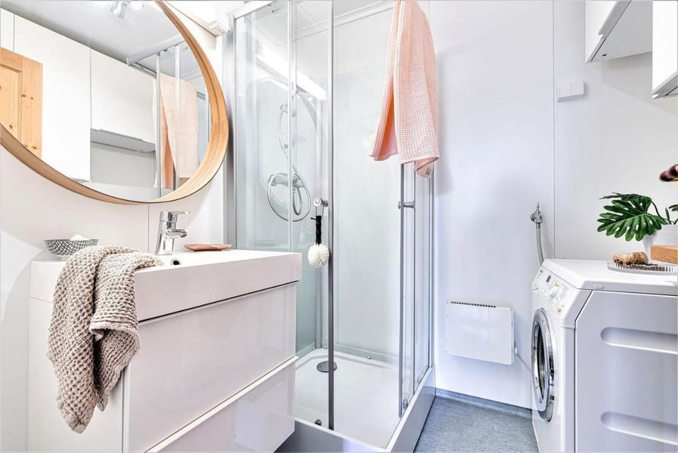 Shower, Bathroom, towels