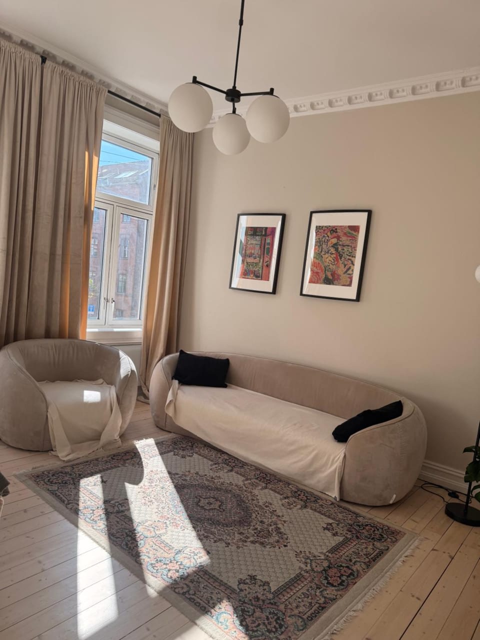 Lovely central apartment with two large bedrooms nearby Oslo Opera, vis a vis Botanical garden Apartment in Oslo