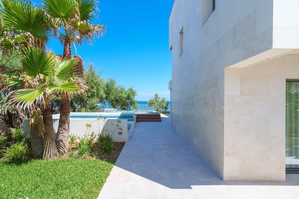 Off site, Garden view