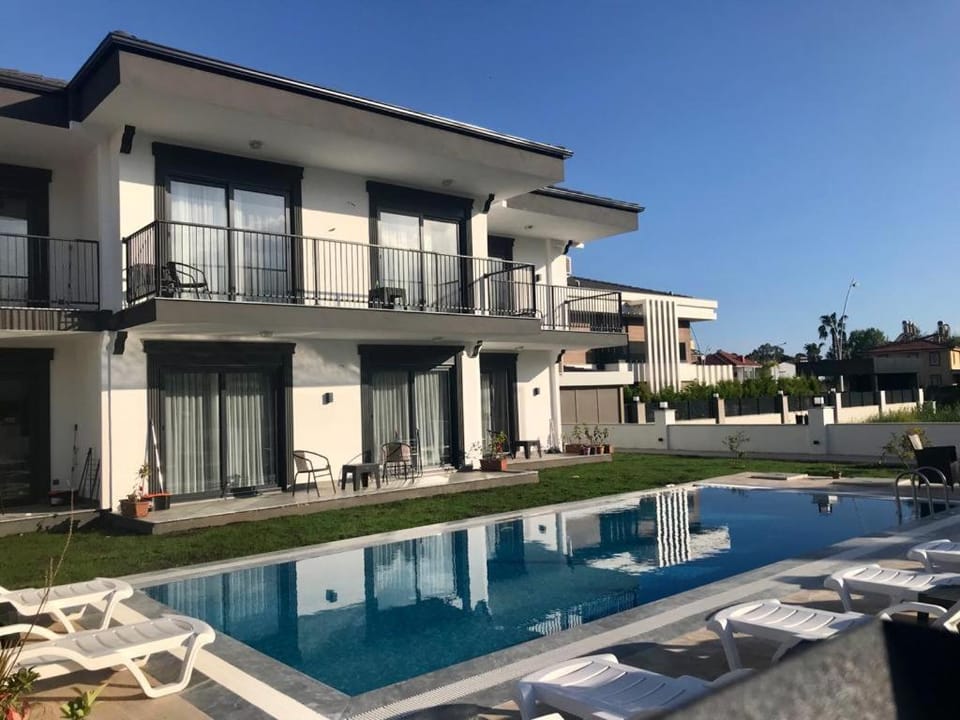 Property building, Pool view, Swimming pool, sunbed