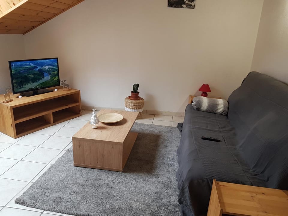 APPARTEMENT ANCELLE Apartment in Provence-Alpes-Côte d'Azur