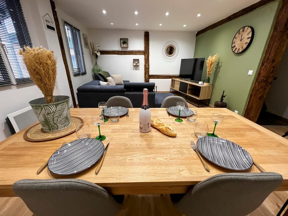 Living room, Dining area