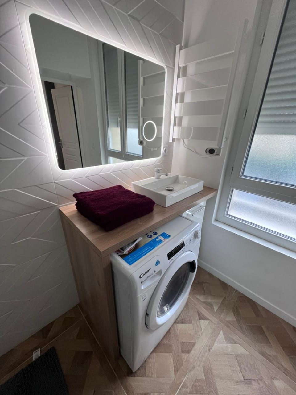 Bathroom, towels, washing machine