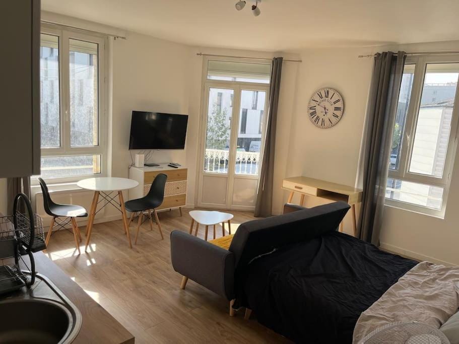 Communal lounge/ TV room, TV and multimedia, Seating area, Dining area