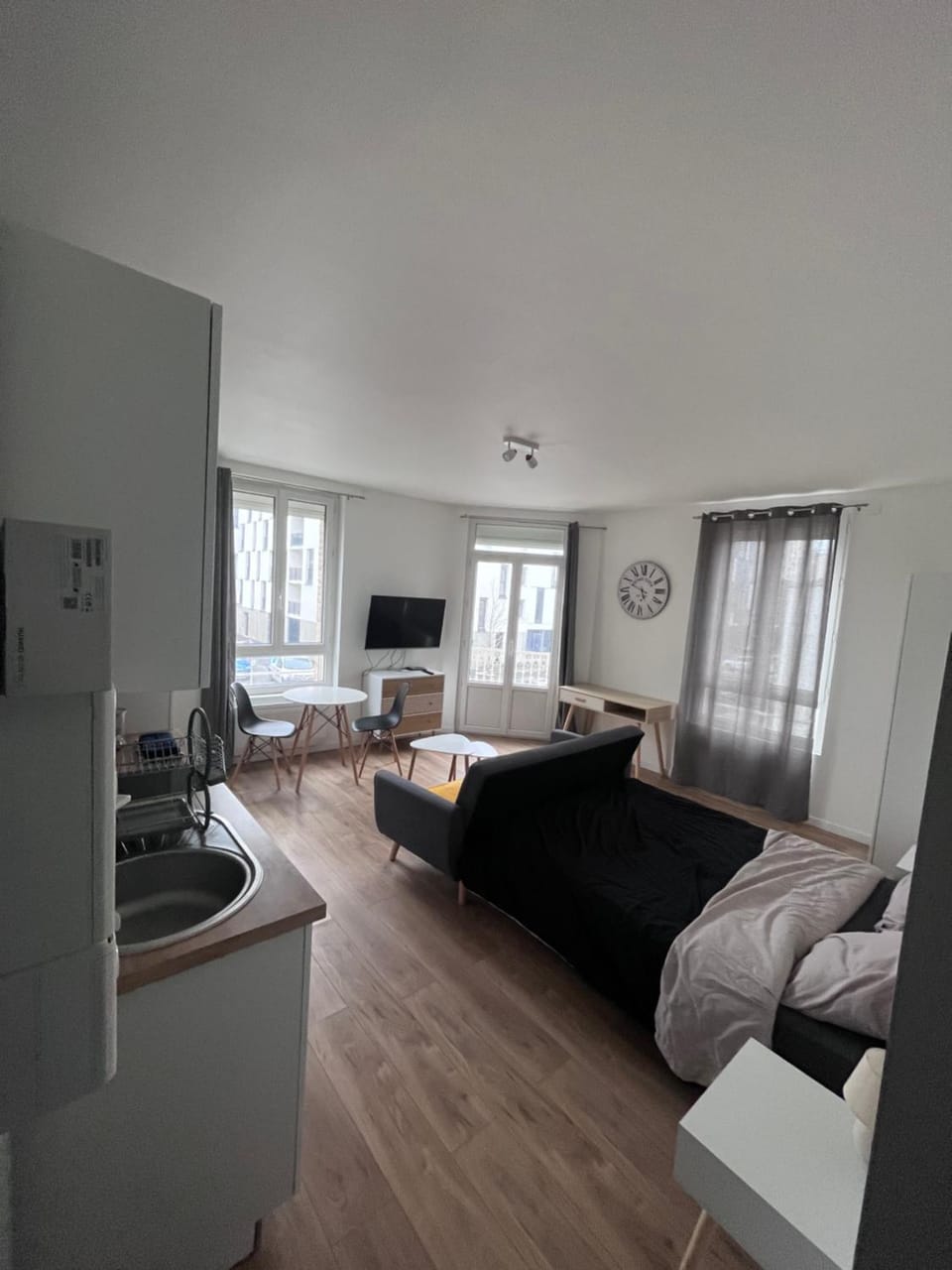 Communal lounge/ TV room, Bed, TV and multimedia, Living room, Photo of the whole room, Seating area