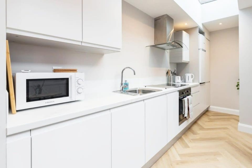 LOVELY 2bed HOME with patio & fast reliable WIFI House in Dublin