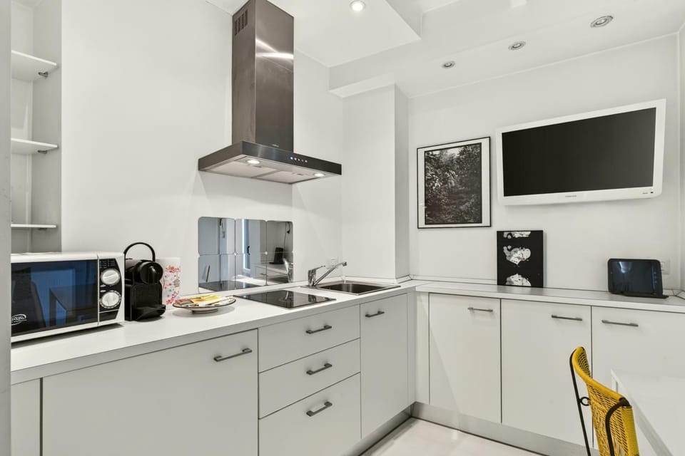 TV and multimedia, Kitchen or kitchenette, stove