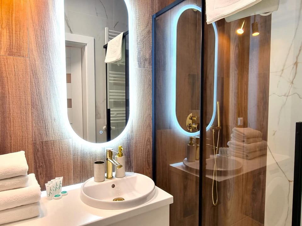 Shower, Bathroom, towels