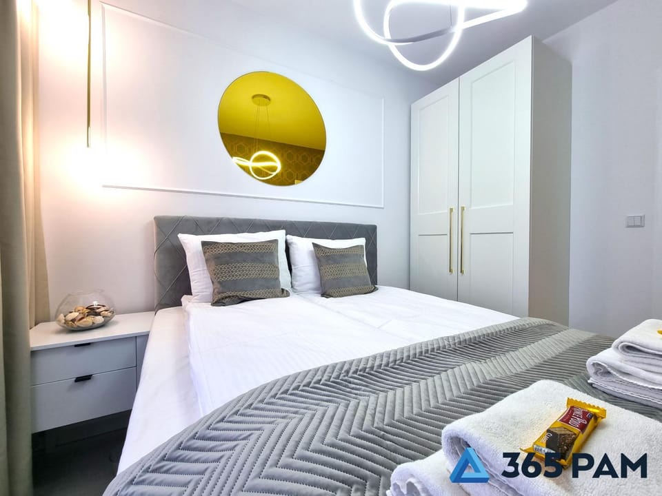 Bed, Photo of the whole room, Bedroom, towels, wardrobe