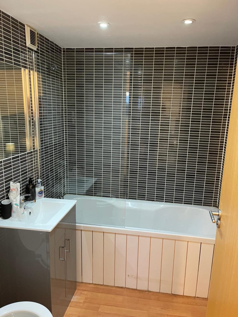 Entire 2 bedroom Beautiful newly furnished flat Apartment in Glasgow